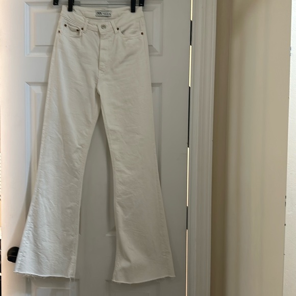 Zara white high rise flared jeans Sz 2 - Picture 1 of 9